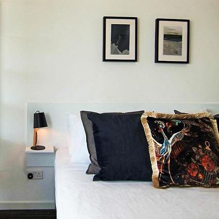 Phaedrus Living: Luxury Suite Nicosia 509 Экстерьер фото